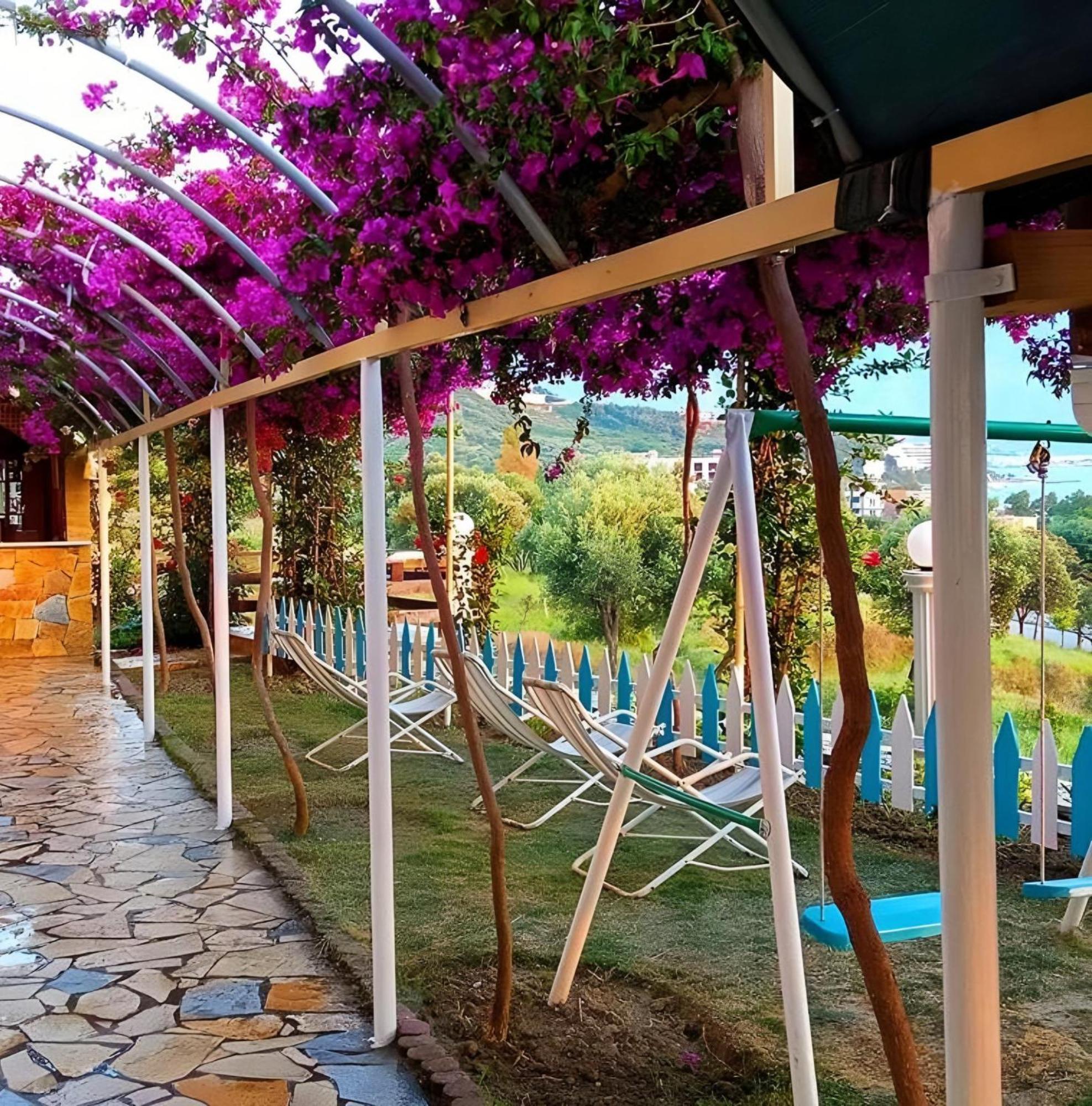 Hotel Sirena Radhimë Exteriér fotografie