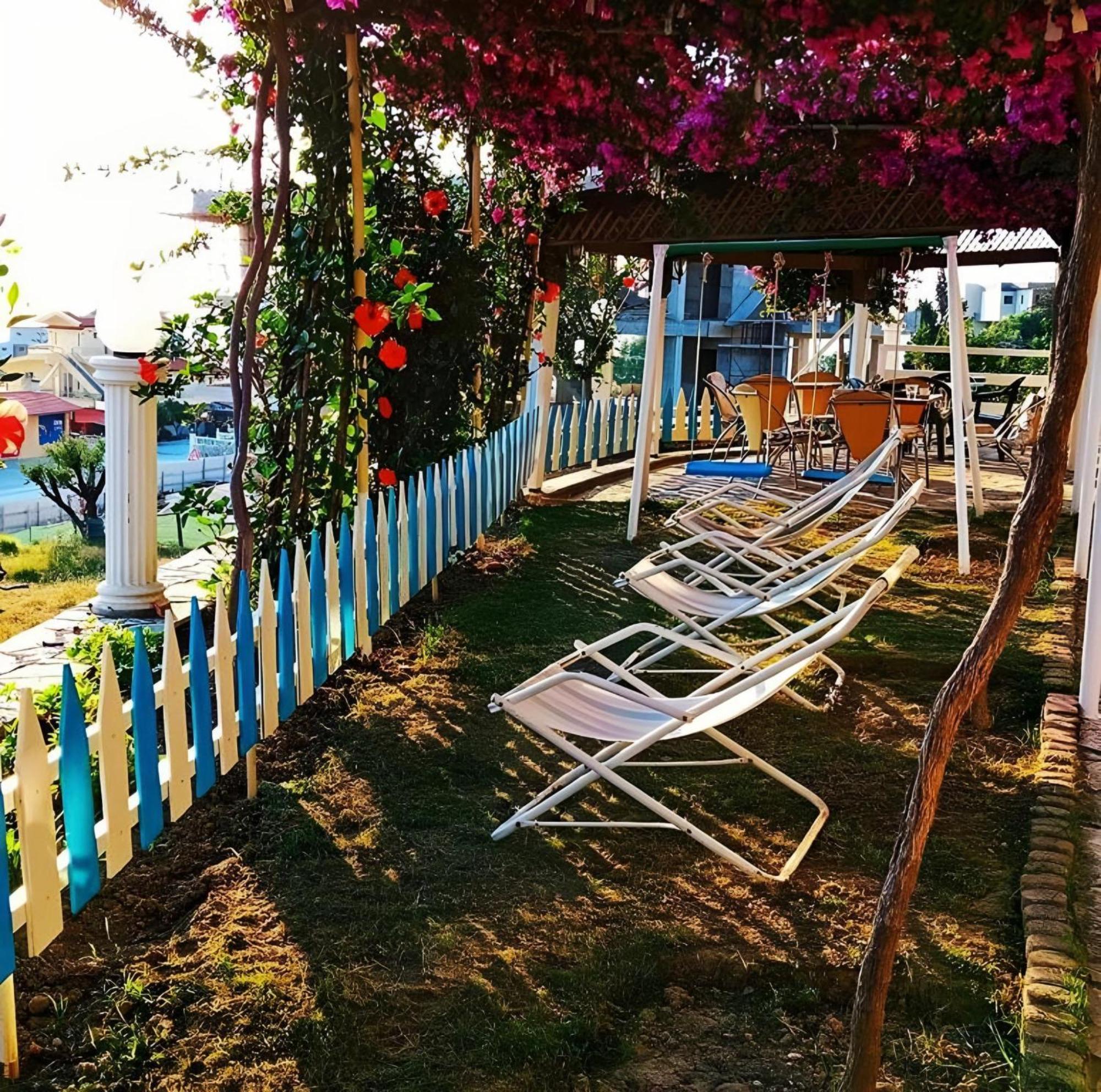 Hotel Sirena Radhimë Exteriér fotografie