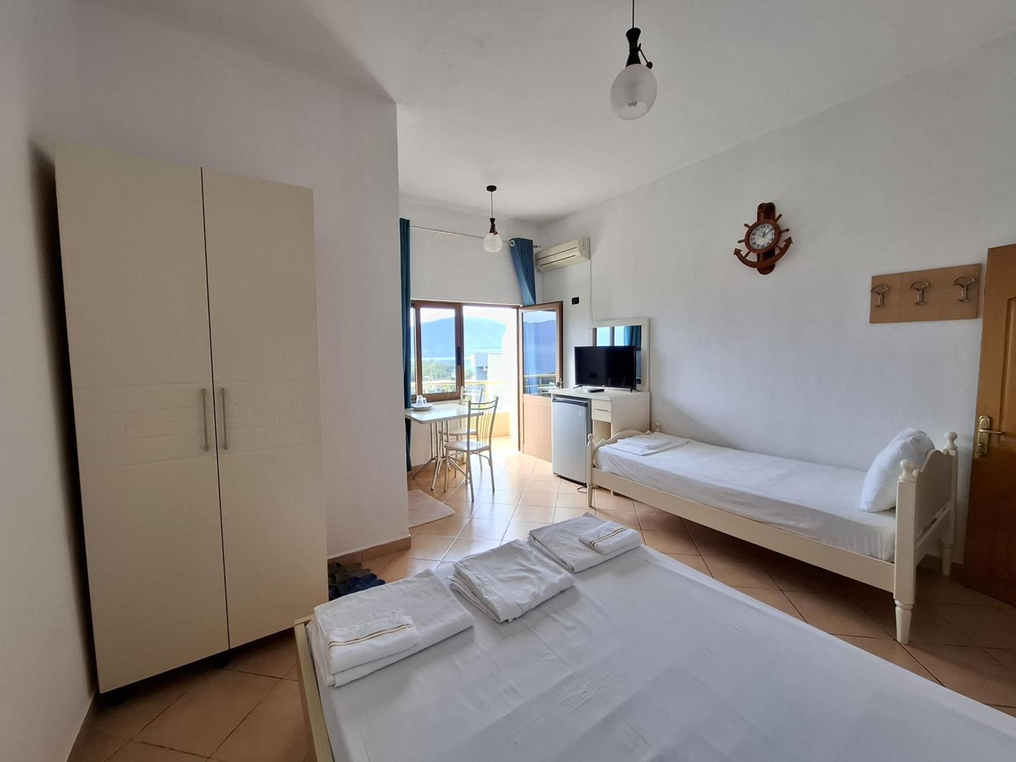 Hotel Sirena Radhimë Exteriér fotografie