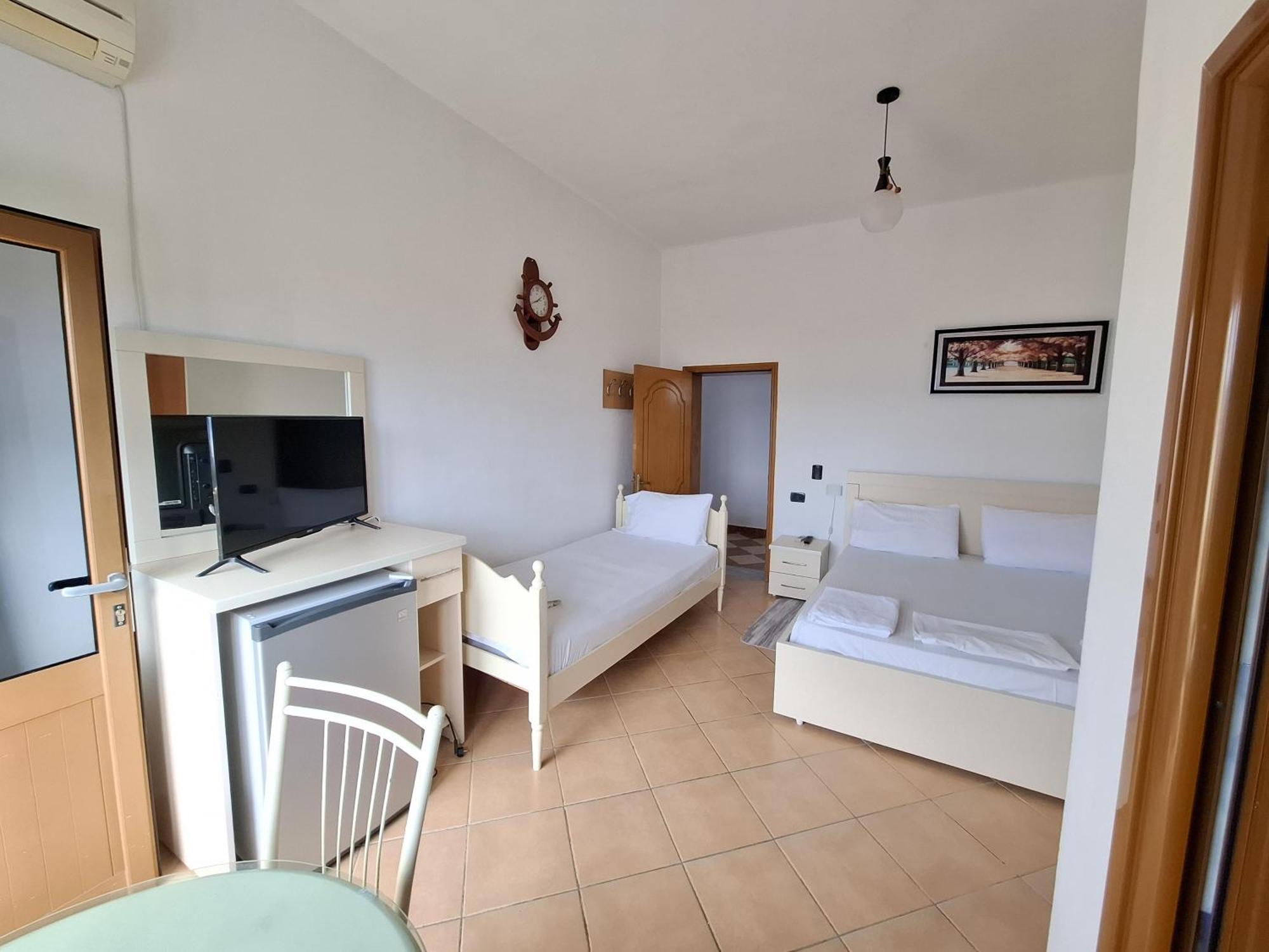 Hotel Sirena Radhimë Exteriér fotografie