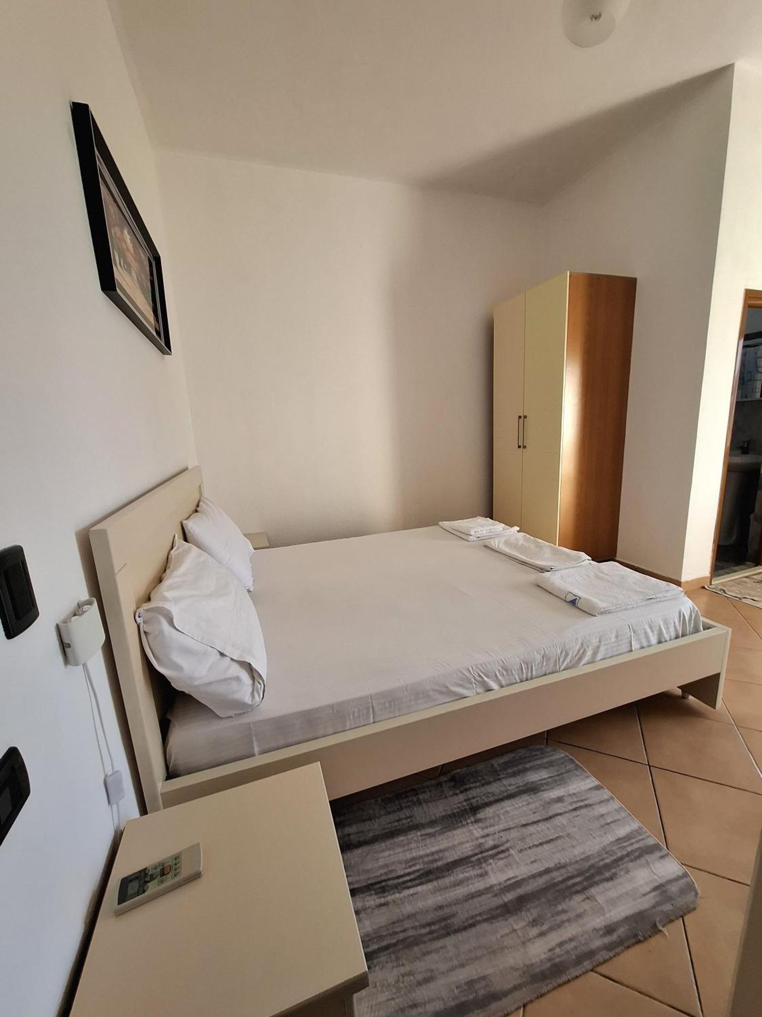 Hotel Sirena Radhimë Exteriér fotografie
