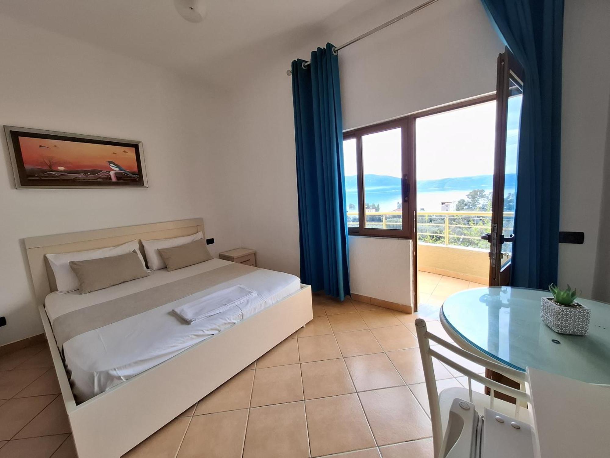 Hotel Sirena Radhimë Exteriér fotografie