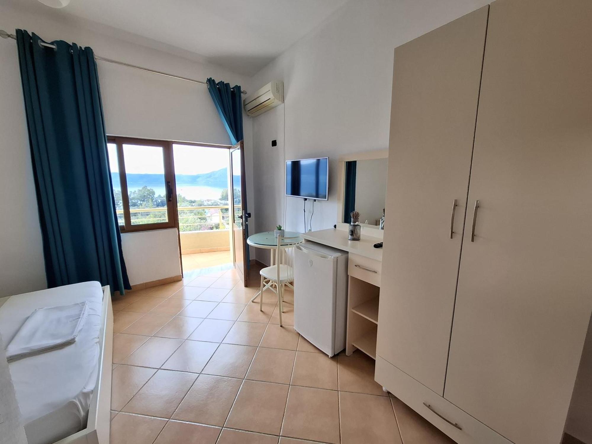 Hotel Sirena Radhimë Exteriér fotografie