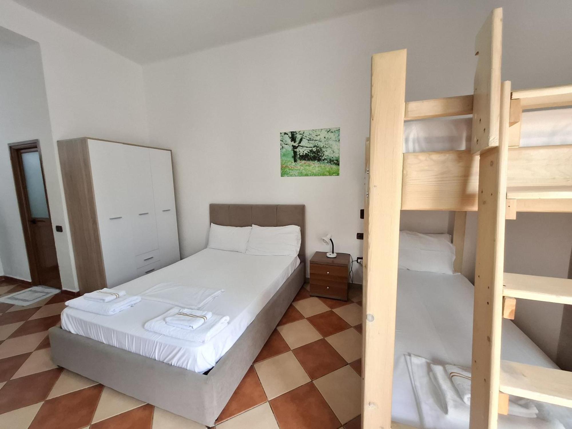 Hotel Sirena Radhimë Exteriér fotografie